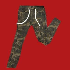 Camouflage ripped jeans